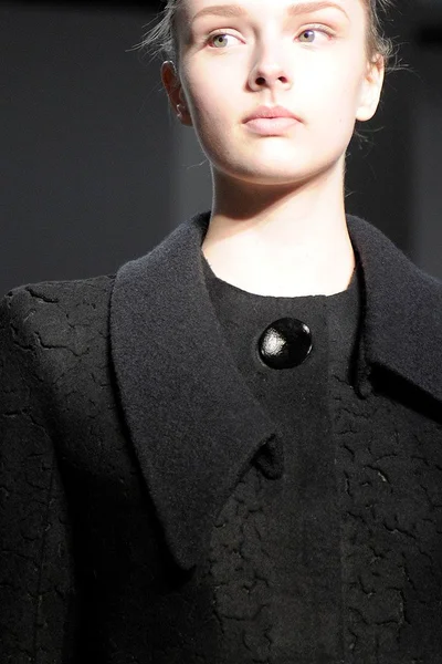 Look 16